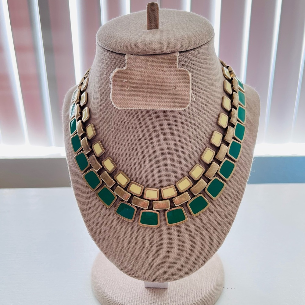 🌺 New/ Necklace- Gold/Beige/Dark Green